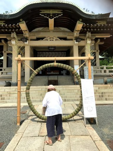 水無月にくぐって思う